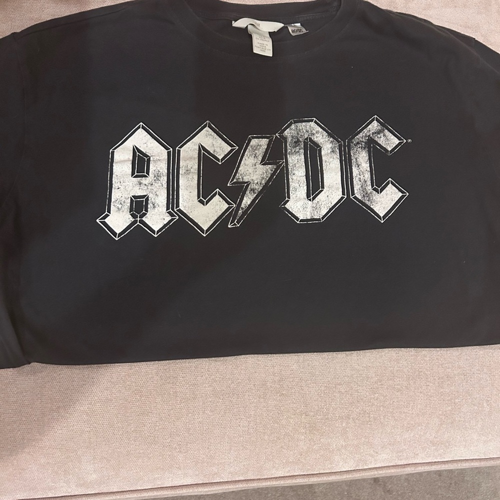 H&M Black T-Shirt